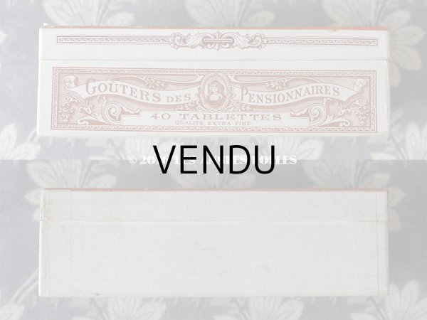 画像4: 1900年代 アンティーク 『マルキーズ・ ドゥ・セヴィニエ』のお菓子箱 GOUTERS DES PENSIONNAIRES CHOCOLAT DE ROYAT - MARQUISE DE SEVIGNE PARIS - (4)