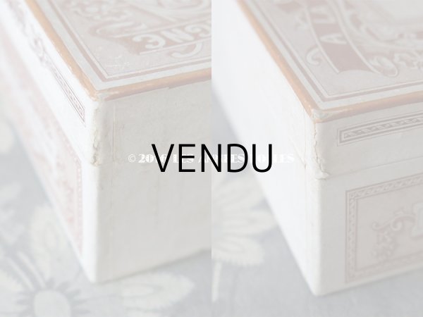 画像6: 1900年代 アンティーク 『マルキーズ・ ドゥ・セヴィニエ』のお菓子箱 GOUTERS DES PENSIONNAIRES CHOCOLAT DE ROYAT - MARQUISE DE SEVIGNE PARIS - (6)