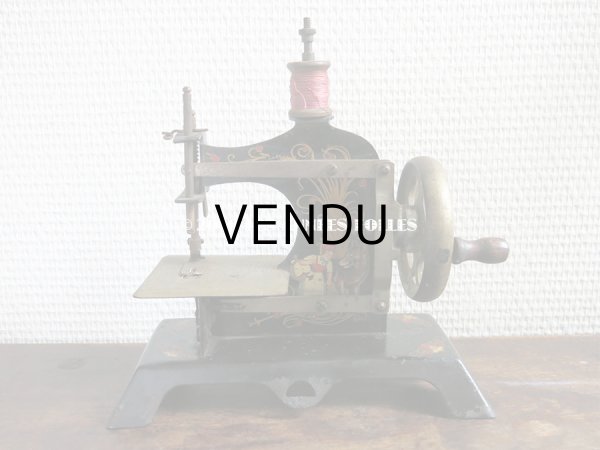 画像3: 1930年代 アンティーク トイミシン 赤ずきんちゃん CASIGE (3)