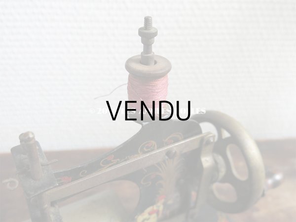 画像9: 1930年代 アンティーク トイミシン 赤ずきんちゃん CASIGE (9)