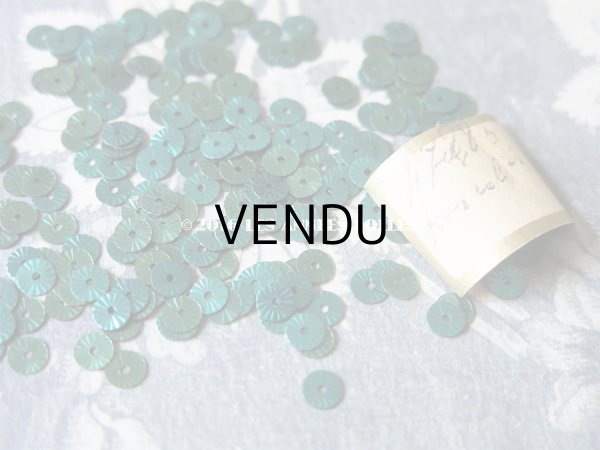 画像2: 1900年代 アンティーク ゼラチン製 スパンコール ソレイユ グリーン 5mm 約225ピース  (2)