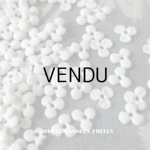 画像: 1900年代 アンティーク ゼラチン製 スフレ スパンコール 花 オフホワイト 6mm 約250ピース 