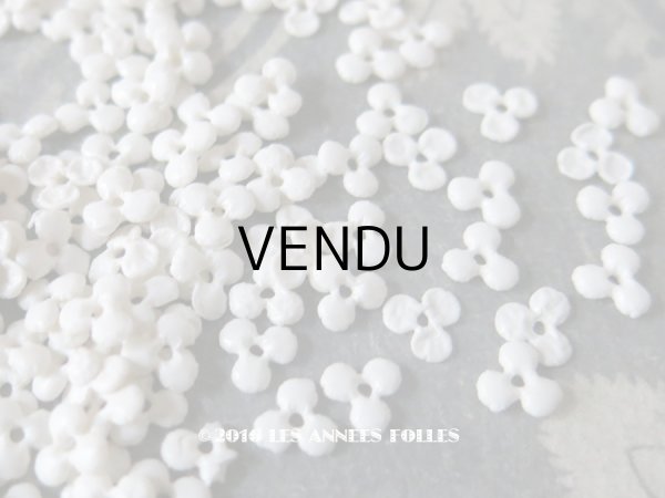 画像1: 1900年代 アンティーク ゼラチン製 スフレ スパンコール 花 オフホワイト 6mm 約250ピース  (1)