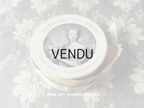 画像1: アンティーク ルーブル百貨店 シルク製 タフタリボン 7.3m 淡いブルーグリーン TAFFETAS "DU BARRY" TOUT SOIE - GRANDS MAGASINS DU LOUVRE - (1)