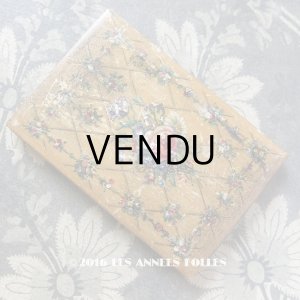 画像: 19世紀 アンティーク  ニードルケース 薔薇のブーケ＆勿忘草のリース