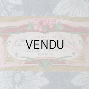 画像: 1910年 アンティーク カーネーションのパフュームカード OEILLET TRIANON - GELLE FRERES -