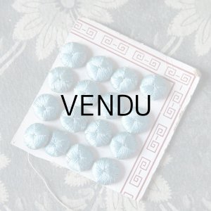 画像: 19世紀 アンティーク シルク製 くるみボタン 13mm  16ピース スカイブルー