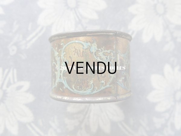 画像3: 19世紀末 アンティーク  天使のナプキンリング メタル製 ルーブル百貨店 - AU LOUVRE PARIS - (3)