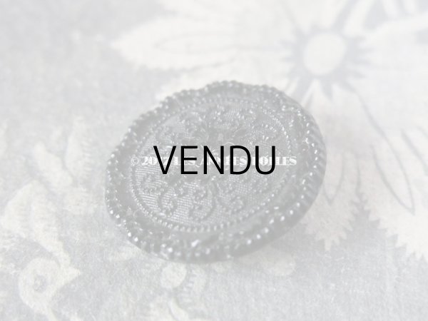 画像4: 1900年代 アンティーク フレンチジェットのボタン 花模様 2.6cm  (4)