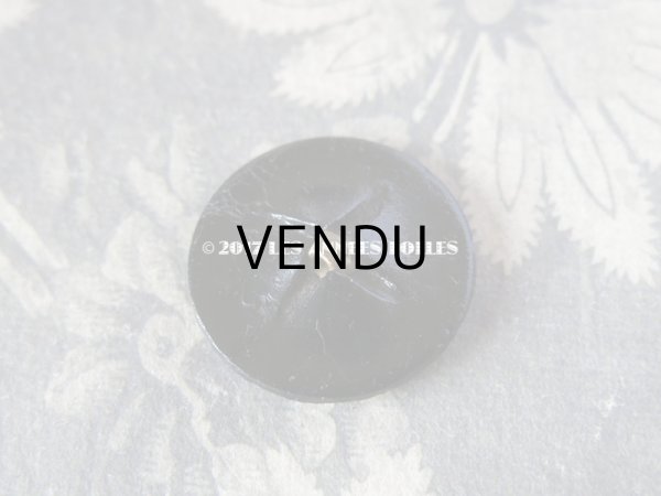 画像3: 1900年代 アンティーク フレンチジェットのボタン 花模様 2.6cm  (3)