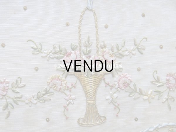 画像8: 19世紀末 アンティーク リボン刺繍 リボンワークのトレイ　花かごとリボンのガーランド  (8)