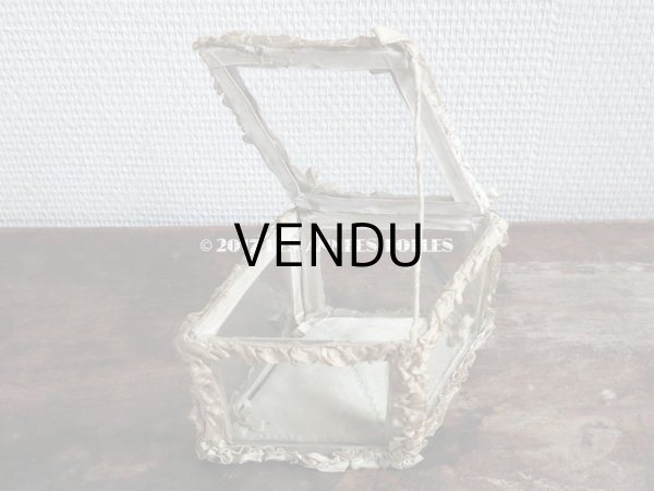 画像4: アンティーク ジュエリーボックス リボンワーク 淡いブルーのクッション (4)