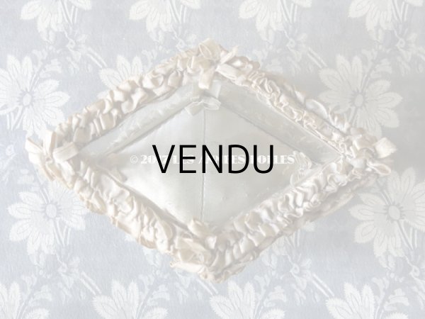 画像9: アンティーク ジュエリーボックス リボンワーク 淡いブルーのクッション (9)