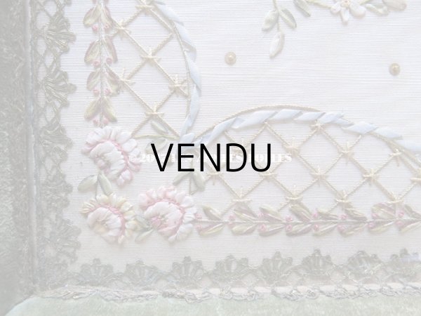 画像10: 19世紀末 アンティーク リボン刺繍 リボンワークのトレイ　花かごとリボンのガーランド  (10)
