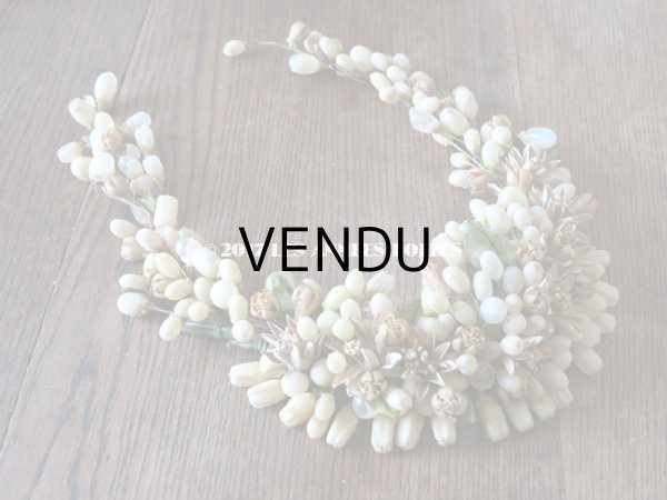 画像3: 19世紀 アンティーク 吹き硝子製 ワックスフラワーのヘッドリース & ブローチ2点 ウェディング 結婚式 ティアラ (3)