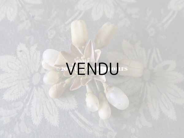 画像18: 19世紀 アンティーク 吹き硝子製 ワックスフラワーのヘッドリース & ブローチ2点 ウェディング 結婚式 ティアラ (18)