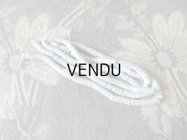 画像3: 1900年代 アンティーク ゼラチン製 極小2.5mm スパンコール ミルキーブルー オーロラ加工 (3)