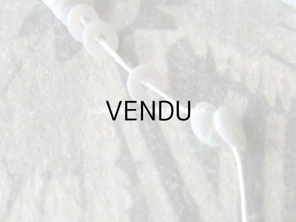 画像5: 1900年代 アンティーク ゼラチン製 極小2.5mm スパンコール ミルキーブルー オーロラ加工 (5)