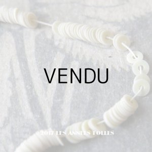画像: 1900年代 アンティーク ゼラチン製 極小2.5mm スパンコール ミルキーグリーン
