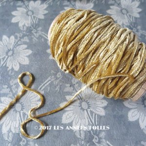 画像: 1920年代 アンティーク  刺繍用 シルクベルベットの紐  シルク製シェニール糸　キャメル 20m　シュニーユ糸