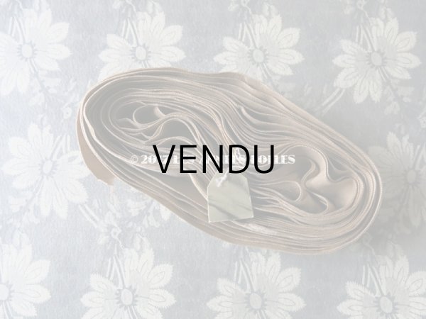 画像3: 19世紀末 アンティーク シルク製 ベルベットのリボン シナモン 7.6m　幅27mm (3)