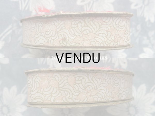 画像4: 1900年代 アンティーク ドラジェのお菓子箱 ハート型 花かごを持つ少女 レースペーパー付 (4)