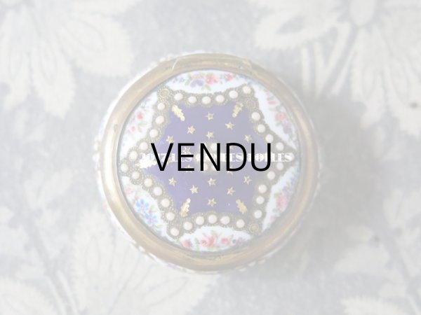 画像3: 19世紀 アンティーク  パールの飾り付 ピルケース 青紫のエナメル＆花のガーランド (3)