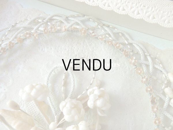 画像8: 未使用 1920年代 箱入り アンティーク 薔薇のワックスフラワーのヘッドリース & ブローチ2点のセット ウェディング 結婚式 ティアラ 20 (8)