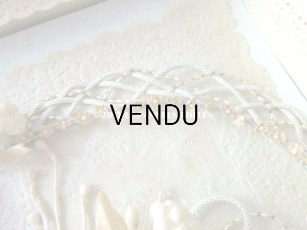 画像9: 未使用 1920年代 箱入り アンティーク 薔薇のワックスフラワーのヘッドリース & ブローチ2点のセット ウェディング 結婚式 ティアラ 20 (9)