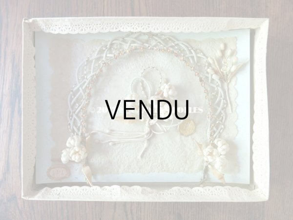 画像3: 未使用 1920年代 箱入り アンティーク 薔薇のワックスフラワーのヘッドリース & ブローチ2点のセット ウェディング 結婚式 ティアラ 20 (3)