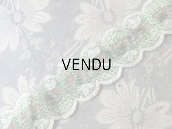 画像4: 19世紀 アンティーク シルク製 スカラップリボン 薔薇の刺繍入り 0.6m  (4)