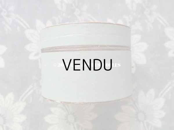 画像5: アンティーク ルーブル百貨店 硝子の蓋の糸箱 スレッドケース 淡いオリーブグリーン - GRANDS MAGASINS DU LOUVRE - (5)