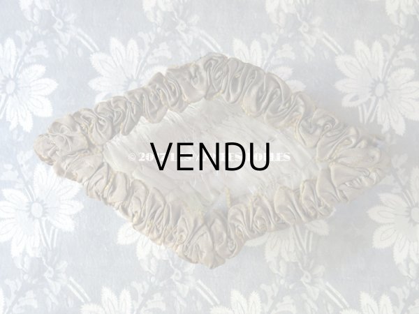 画像3: アンティーク ジュエリーボックス リボンワーク ライトグレーのクッション (3)