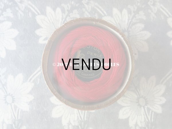 画像4: アンティーク ルーブル百貨店 硝子の蓋の糸箱 スレッドケース 淡いオリーブグリーン - GRANDS MAGASINS DU LOUVRE - (4)