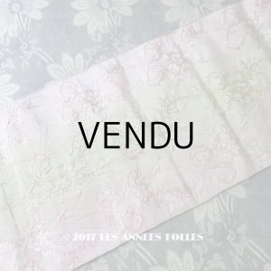 画像: 19世紀 アンティーク シルク製 リボン 薄紫の花のブーケ柄　刺繍入り 0.68m 