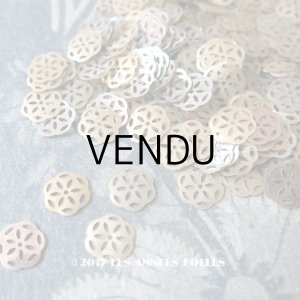 画像: 1900年代 アンティーク ゼラチン製 スパンコール 透かし模様 8mm  シャンパンゴールド