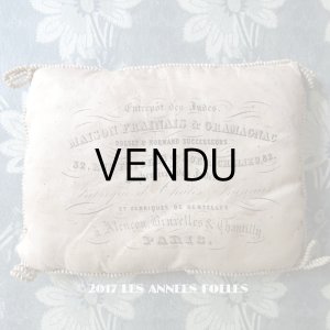 画像: 19世紀末 アンティーク  シルク製 クッション カシミア＆レース店 MAISON FRANCAIS & CRAMACNAC