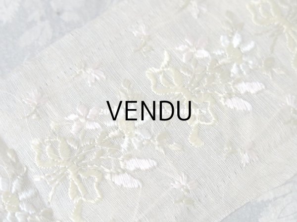 画像3: 1900年代 アンティーク シルク製 パステルカラーの花束の刺繍入りリボン　49cm (3)