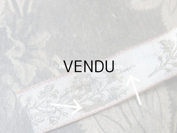 画像4: 1900年代 アンティーク シルク製 リボン  パールグリーンの花模様 ピンクの縁取り  4.25m (4)