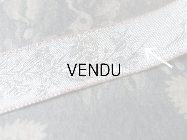 画像7: 1900年代 アンティーク シルク製 リボン  パールグリーンの花模様 ピンクの縁取り  4.25m (7)