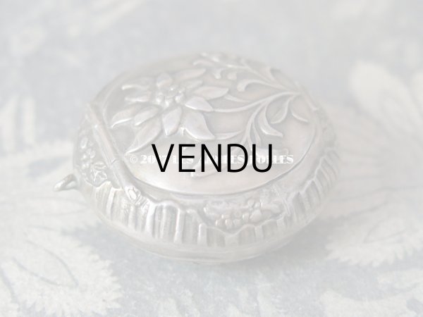 画像6: アンティーク エーデルワイスのパウダーケース  (6)