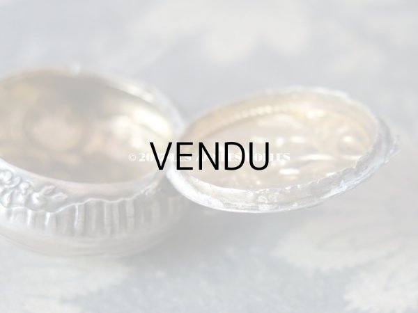 画像9: アンティーク エーデルワイスのパウダーケース  (9)