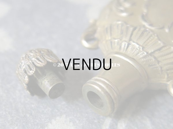 画像6: 19世紀末 アンティーク  携帯用 気付け薬の小瓶  ロカイユ装飾 (6)