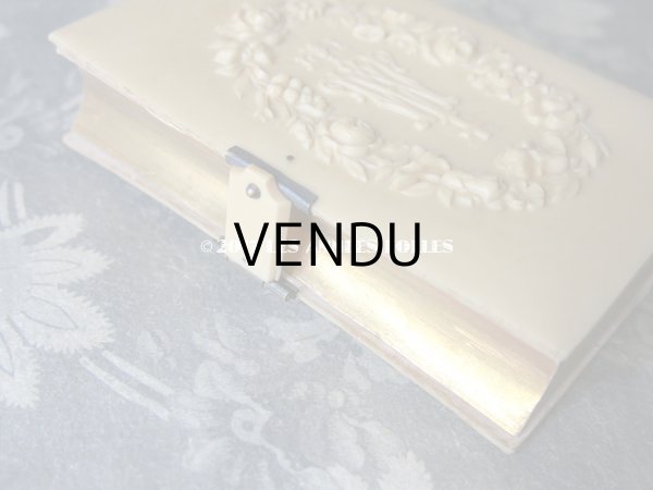 画像6: 1887年 アンティーク 薔薇のリース  ミサ典書 セルロイド製 (6)