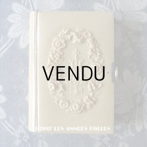 画像: 1887年 アンティーク 薔薇のリース  ミサ典書 セルロイド製
