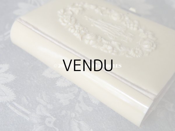 画像5: 1887年 アンティーク 薔薇のリース  ミサ典書 セルロイド製 (5)