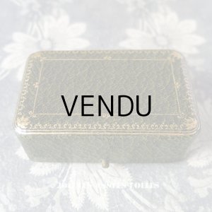 画像: アンティーク ジュエリーボックス 金彩入り グリーン