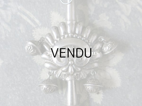 画像3: 19世紀 ナポレオン3世 アンティーク ラトル 薔薇の花かご ガラガラ 笛付き シルバー＆ボーン製 (3)