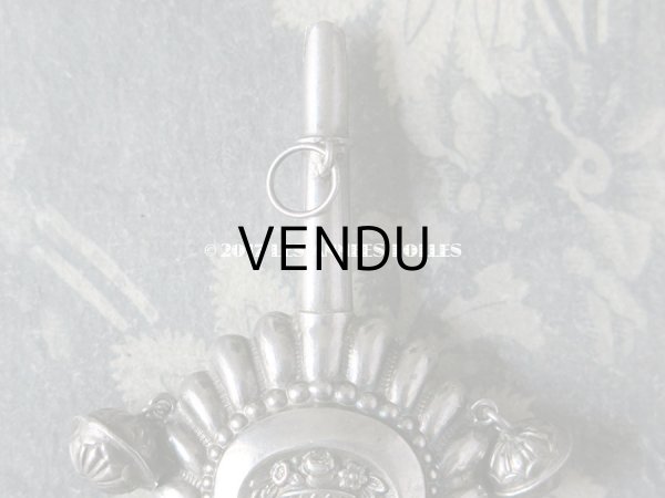 画像4: 19世紀 ナポレオン3世 アンティーク ラトル 薔薇の花かご ガラガラ 笛付き シルバー＆ボーン製 (4)