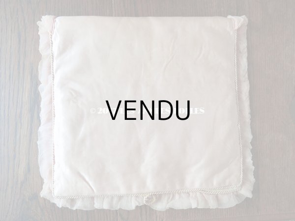 画像6: 1900年代 アンティーク シルク製 ハンキーケース  パウダーピンク色 モノグラムのメダイヨン ハンカチ用ポシェット MOUCHOIRS (6)